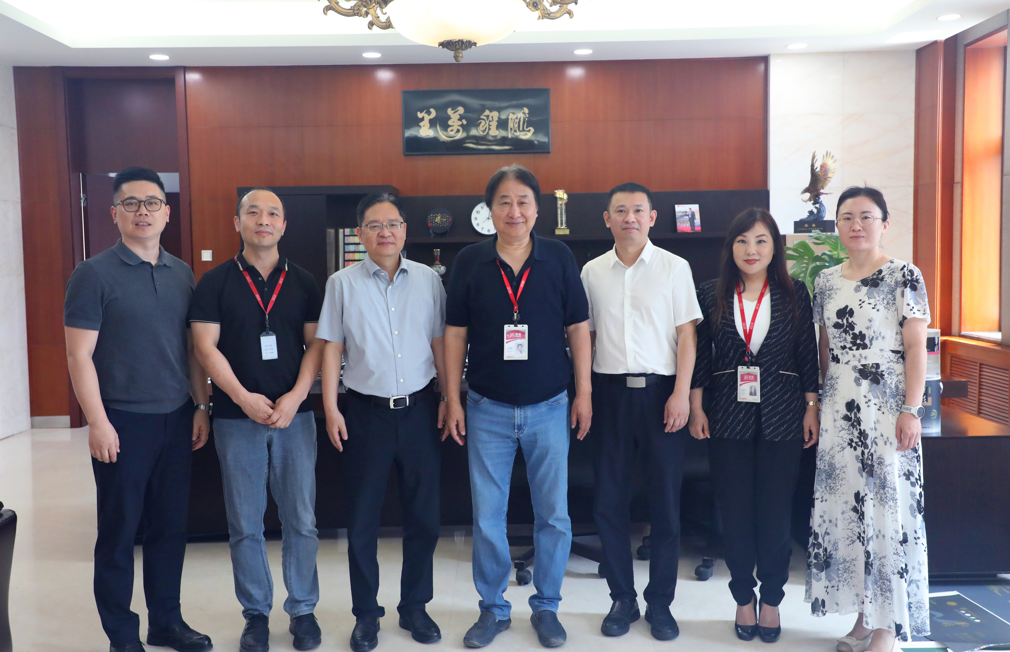武汉市蔡甸区领导莅临美巢考察交流  共探智能制造发展新路径